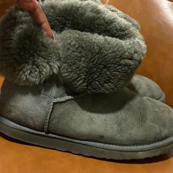 Gray 1-button Bailey Uggs Size 9 - Picture 4 of 4